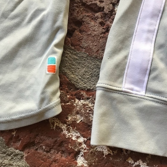 Lucy Gray and white top - Picture 2 of 11